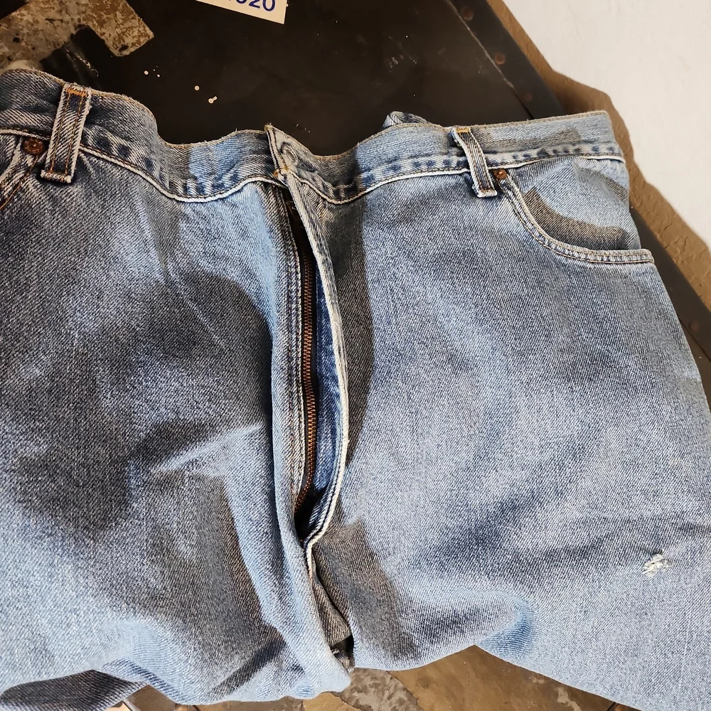 LEVI'S 560 Comfort Fit 48 Lightly Distressed Jeans